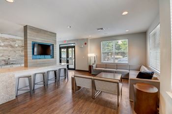 Wi-fi at pool and clubhouse